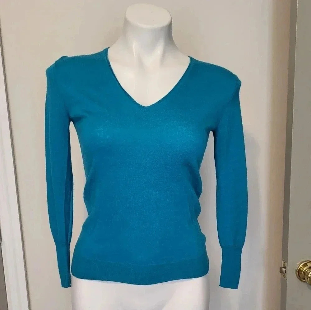 J.Crew Classic Chic Lightweight Soft Merino Wool V-Neckline Casual Sweater(XXS)